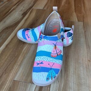 UIN Toledo Slip-On Canvas Shoes with Colorful Butterfly Stripe Pattern size 8
